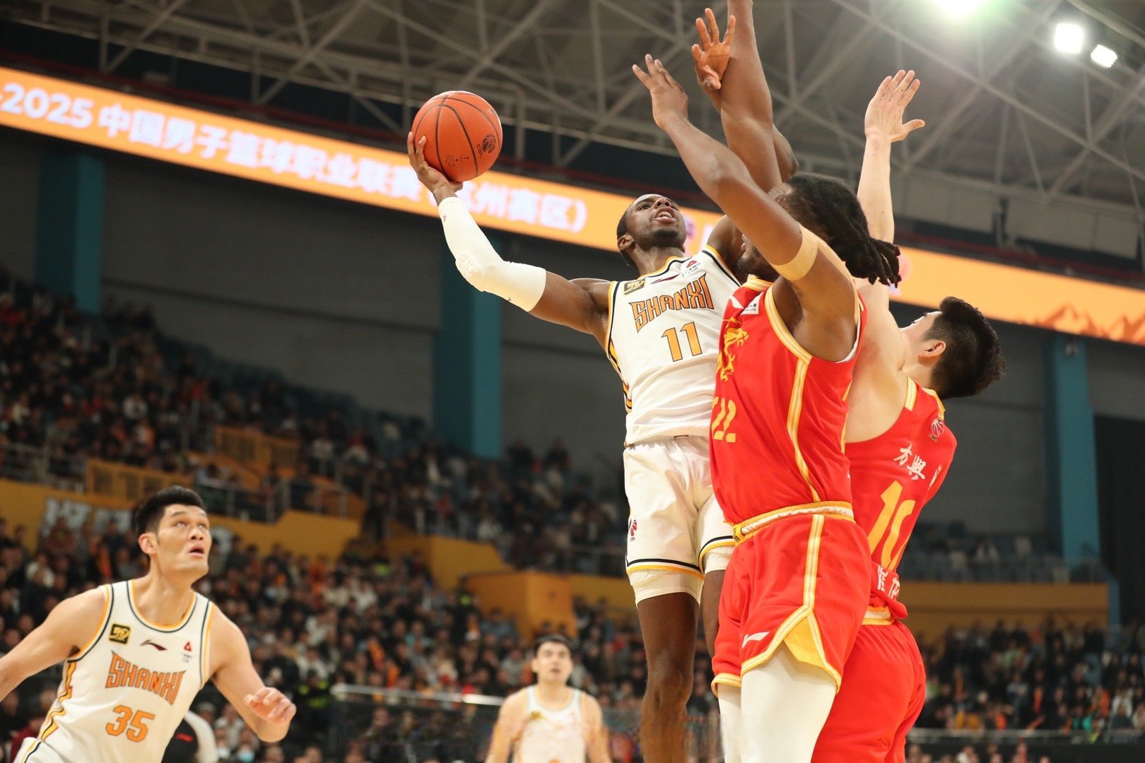 赛前费城76人绝杀压哨——欧篮联节点到来,引发热议,控场能力受关注 赛前费城76人绝杀压哨——欧篮联节点到来,引发热议,控场能力受关注